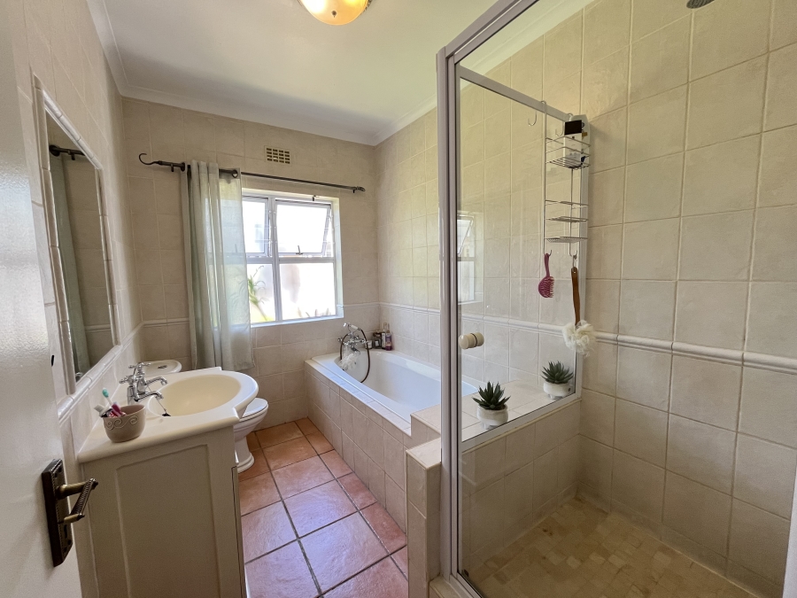 6 Bedroom Property for Sale in Zevendal Western Cape